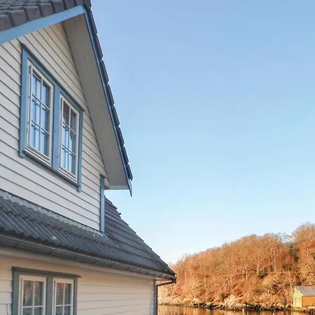 Дом отдыха Nice In With 3 Bedrooms, Sauna And Internet Sveio