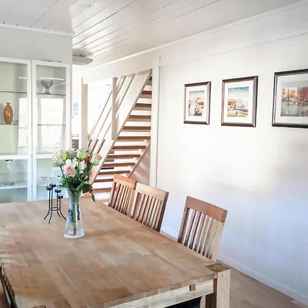 Дом отдыха Nice In With 3 Bedrooms, Sauna And Internet Sveio