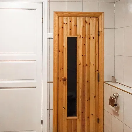 Nice In With 3 Bedrooms, Sauna And Internet